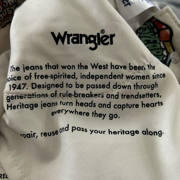 Wrangler Barrel 652 High Rise Read My Lips Jeans NWT - Picture 11 of 16